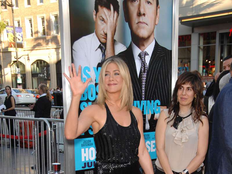 Jennifer Aniston At Horrible Bosses Premiere In Hollywood Wallpaper