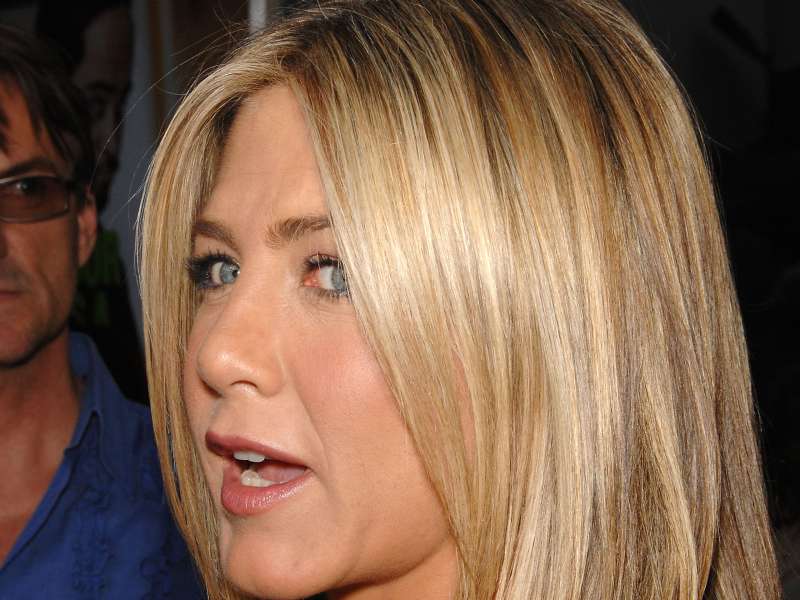 Jennifer Aniston At Horrible Bosses Premiere In Hollywood Wallpaper