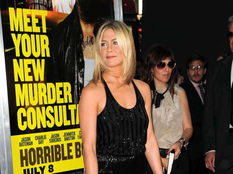 Jennifer Aniston At Horrible Bosses Premiere In Hollywood Wallpaper