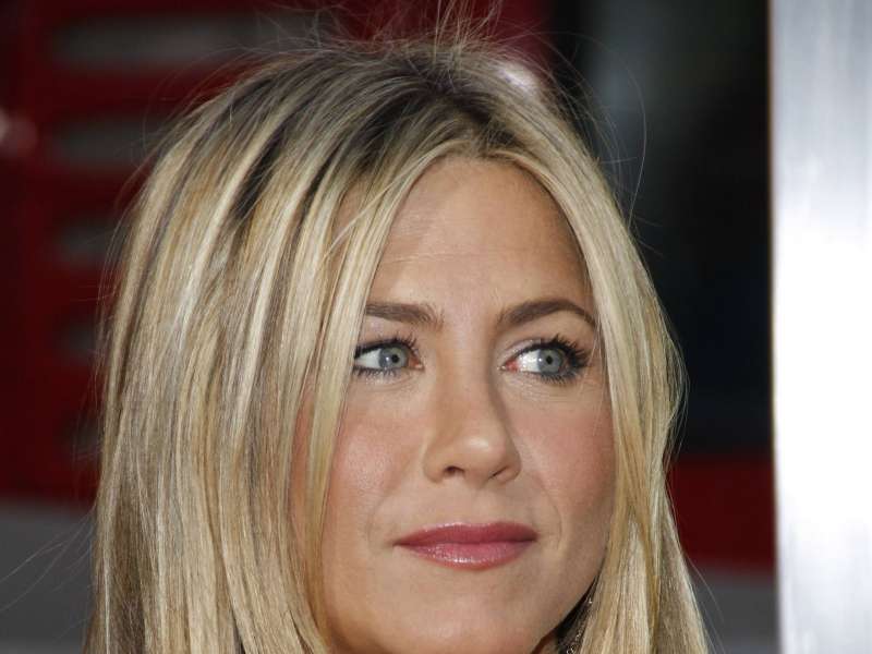 Jennifer Aniston At Horrible Bosses Premiere In Hollywood Wallpaper