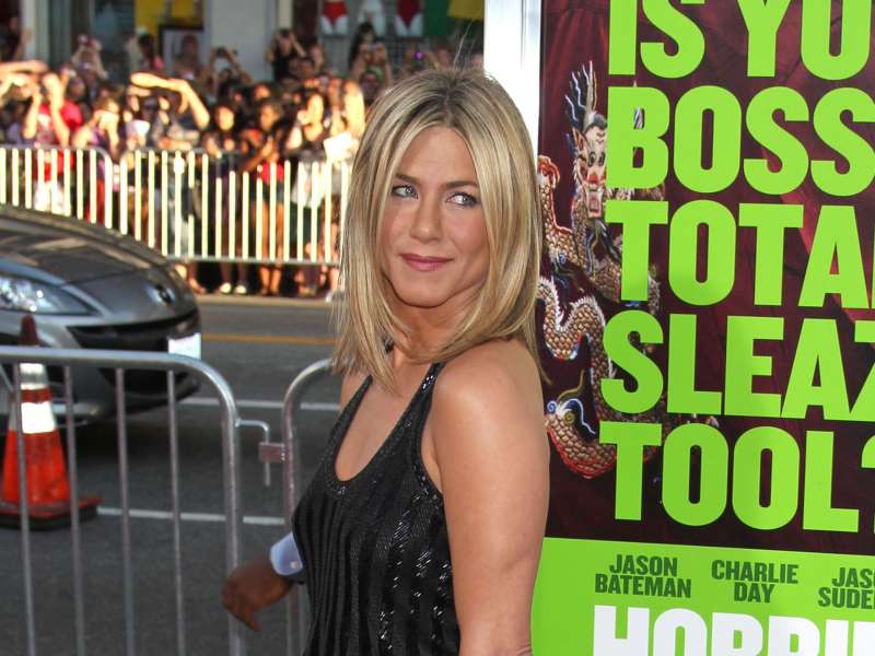 Jennifer Aniston At Horrible Bosses Premiere In Hollywood Wallpaper