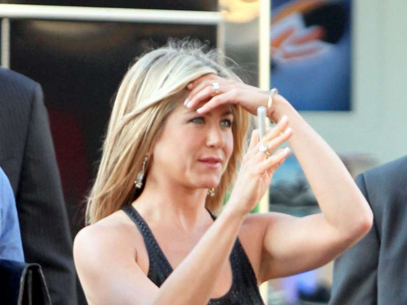 Jennifer Aniston At Horrible Bosses Premiere In Hollywood Wallpaper