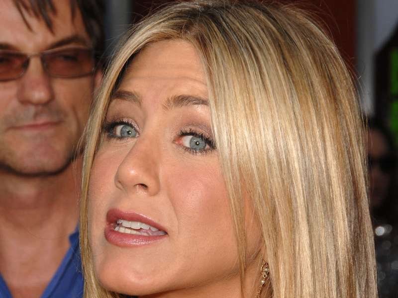 Jennifer Aniston At Horrible Bosses Premiere In Hollywood Wallpaper