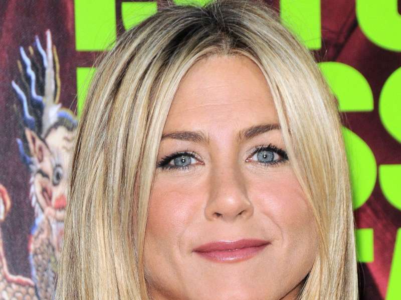 Jennifer Aniston At Horrible Bosses Premiere In Hollywood Wallpaper