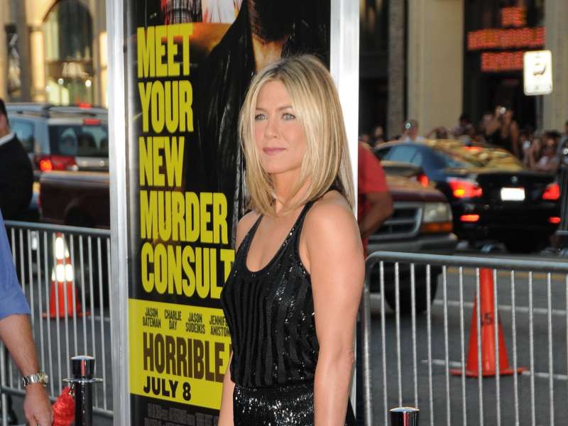 Jennifer Aniston At Horrible Bosses Premiere In Hollywood Wallpaper