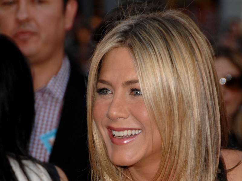 Jennifer Aniston At Horrible Bosses Premiere In Hollywood Wallpaper