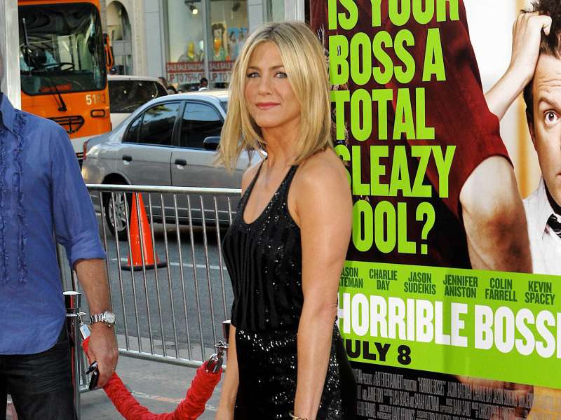 Jennifer Aniston At Horrible Bosses Premiere In Hollywood Wallpaper