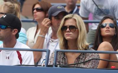 Brooklyn Decker Watching Tenis