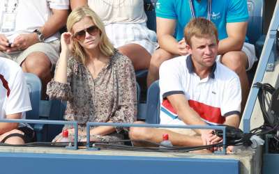 Brooklyn Decker Watching Tenis