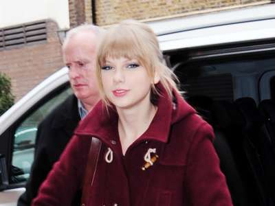 Taylor Swift Outside Her Hotel In London