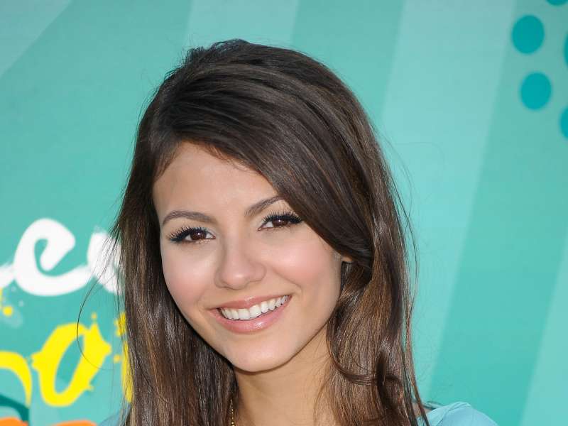 2 Victoria Justice Wallpaper