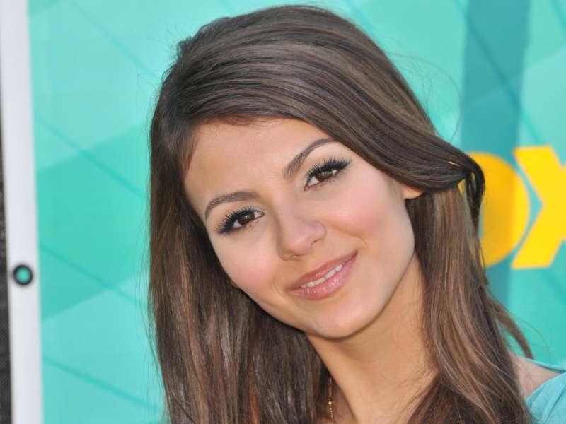 2 Victoria Justice Wallpaper