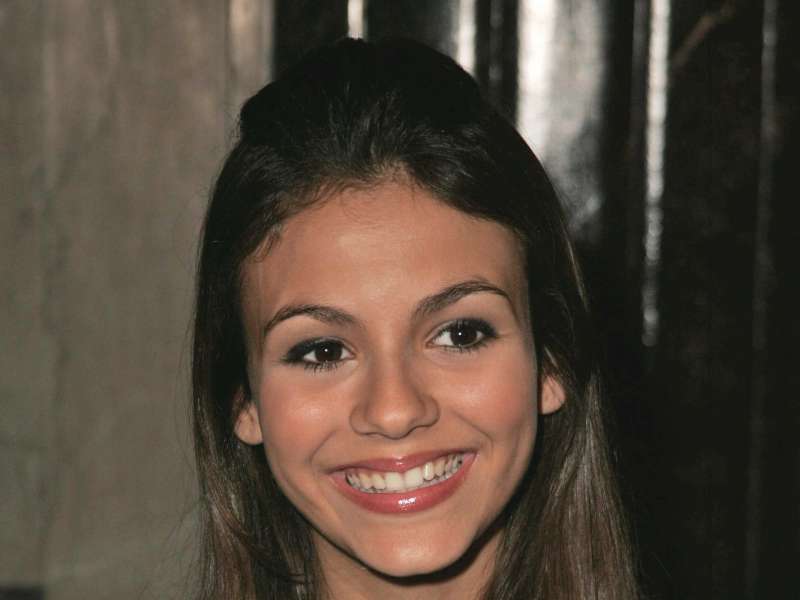 2 Victoria Justice Wallpaper