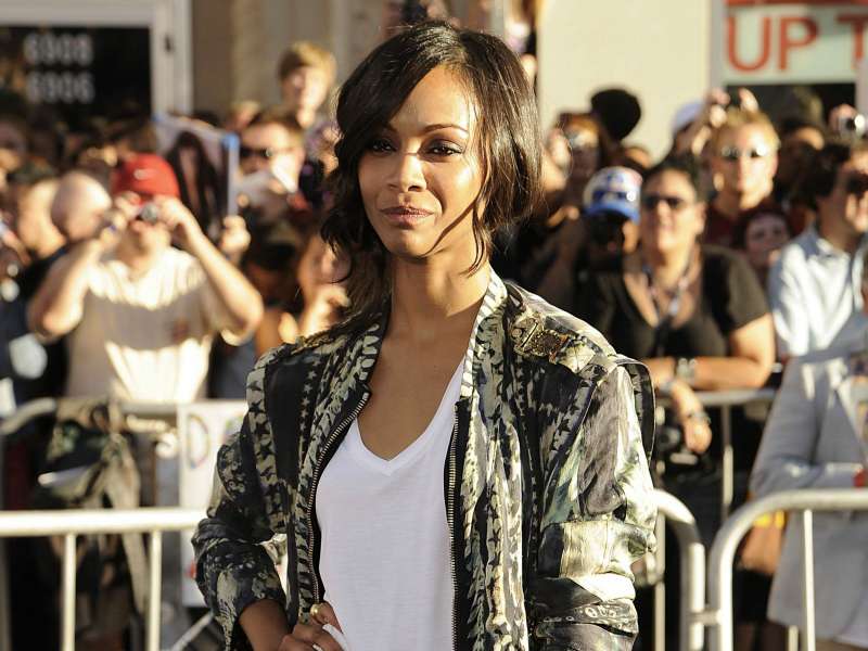 Zoe Saldana Premier Of Captain America Wallpaper