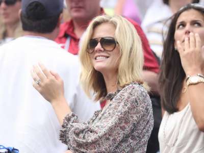 Brooklyn Decker Watching Tenis