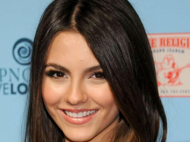 2 Victoria Justice Wallpaper