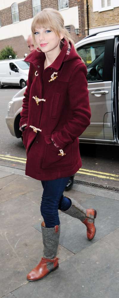 Taylor Swift Outside Her Hotel In London