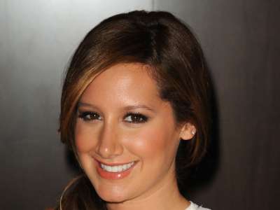 Ashley Tisdale Signing In Barnes And Nobles