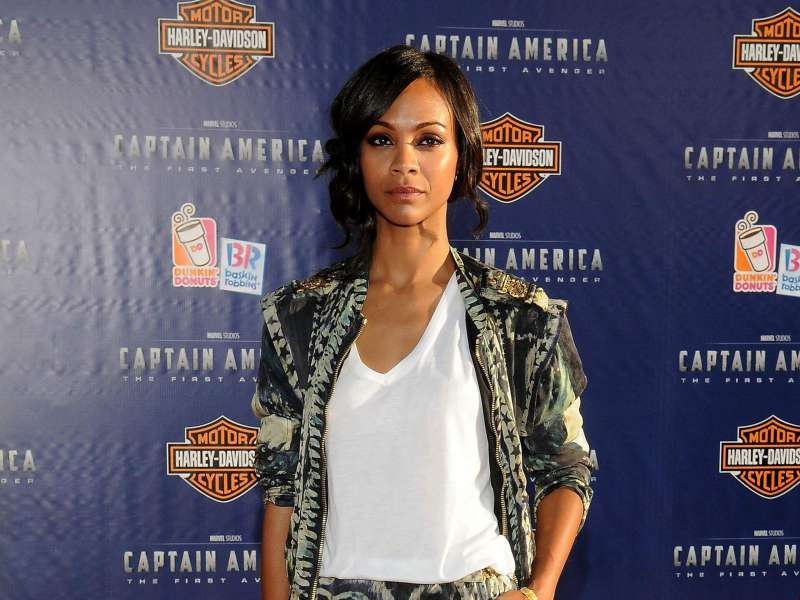 Zoe Saldana Premier Of Captain America Wallpaper