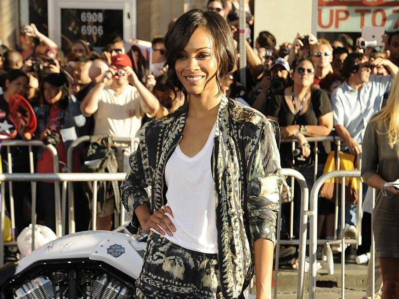 Zoe Saldana Premier Of Captain America Wallpaper