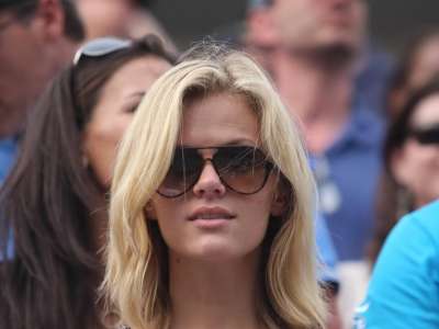 Brooklyn Decker Watching Tenis