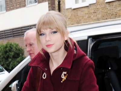 Taylor Swift Outside Her Hotel In London