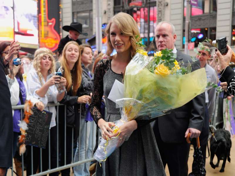 Taylor Swift On Good Morning America  Wallpaper