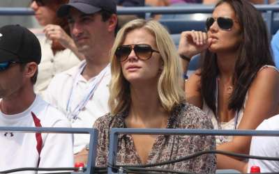 Brooklyn Decker Watching Tenis