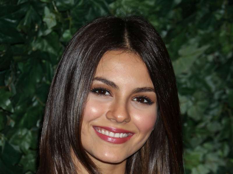 2 Victoria Justice Wallpaper