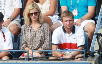 Brooklyn Decker Watching Tenis