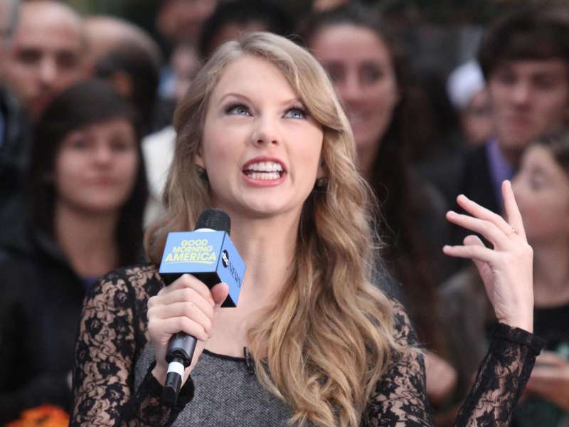 Taylor Swift On Good Morning America  Wallpaper