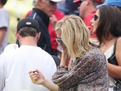 Brooklyn Decker Watching Tenis