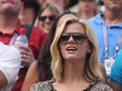 Brooklyn Decker Watching Tenis