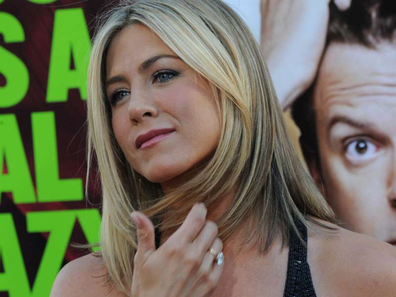 Jennifer Aniston At Horrible Bosses Premiere In Hollywood Wallpaper