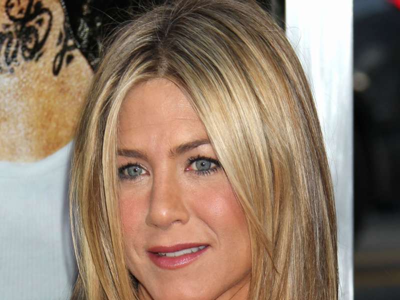 Jennifer Aniston At Horrible Bosses Premiere In Hollywood Wallpaper